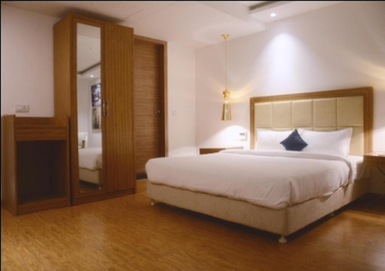 Hotel Amora - Rajnandgaon Raj Nandgaon Esterno foto