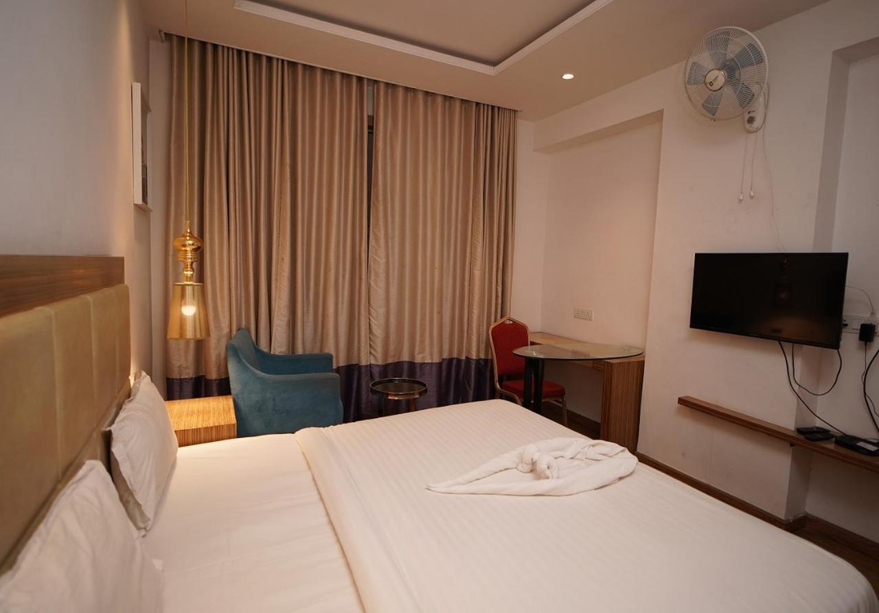 Hotel Amora - Rajnandgaon Raj Nandgaon Esterno foto