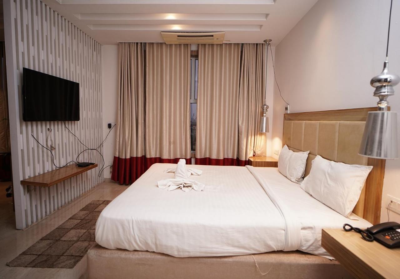 Hotel Amora - Rajnandgaon Raj Nandgaon Esterno foto